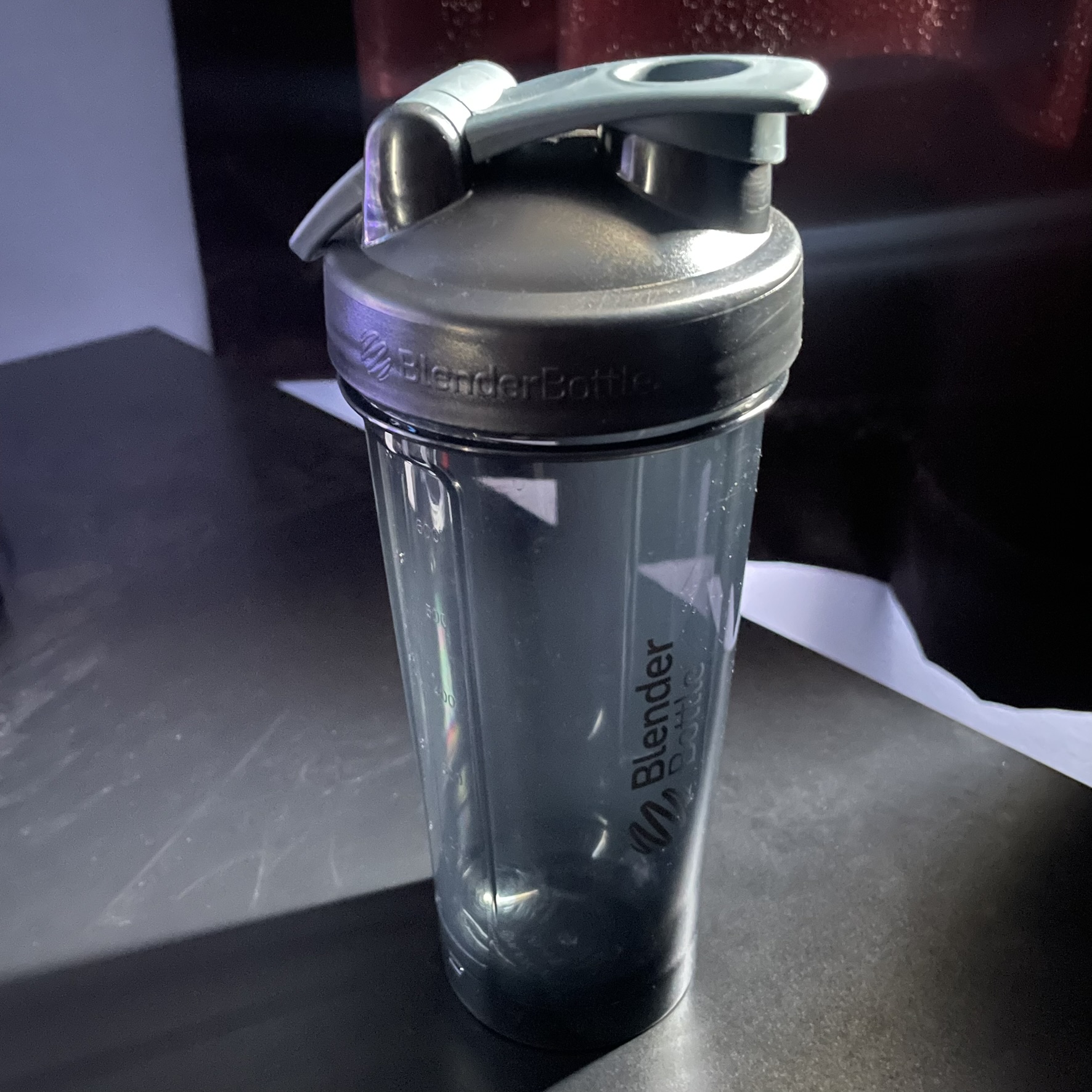 This is the full bottle with the screwed on lid